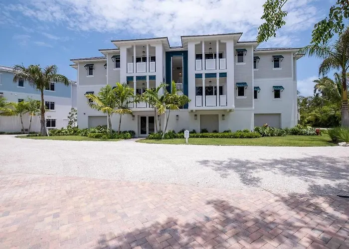 Islamorada Modern Penthouse With Private Beach